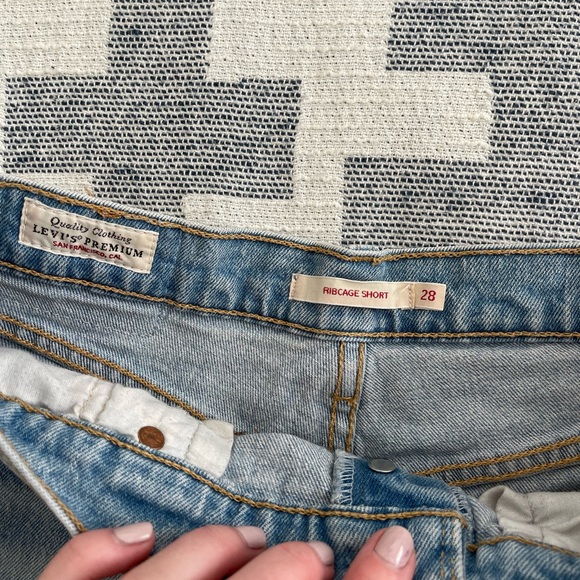 Levi's Ribcage Short - Picture 4 of 5